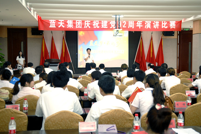 汉服集中走秀扮靓云台古镇